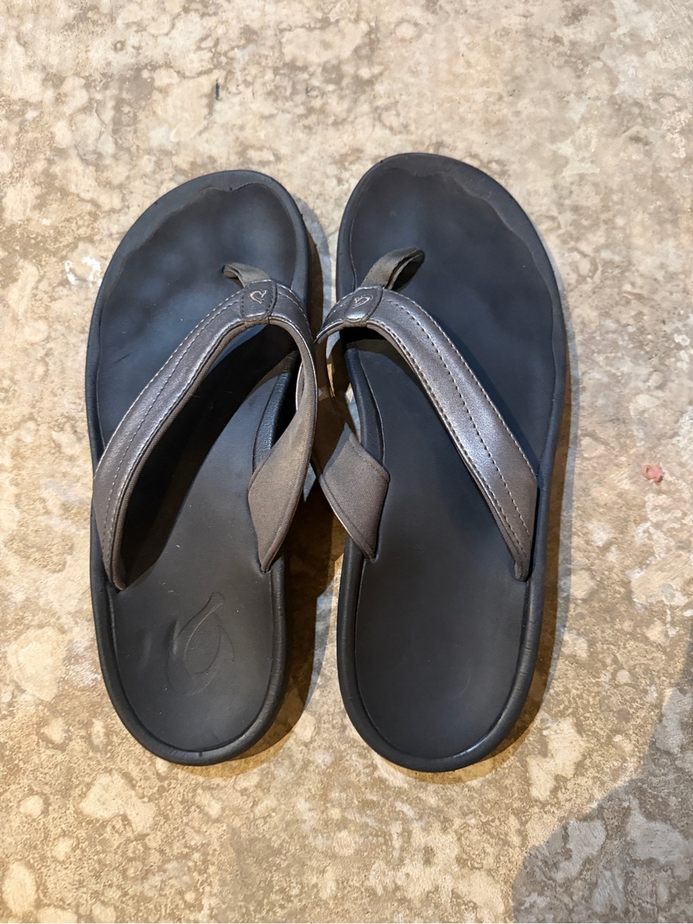 Women’s Black OluKai Flip Flop